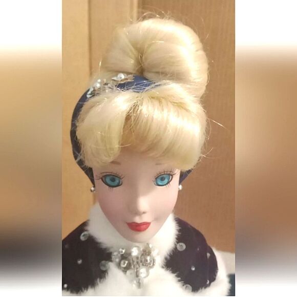 Disney Princess Cinderella 16" Porcelain Doll Brass Key Collectibles Disney 2003 - Picture 4 of 9